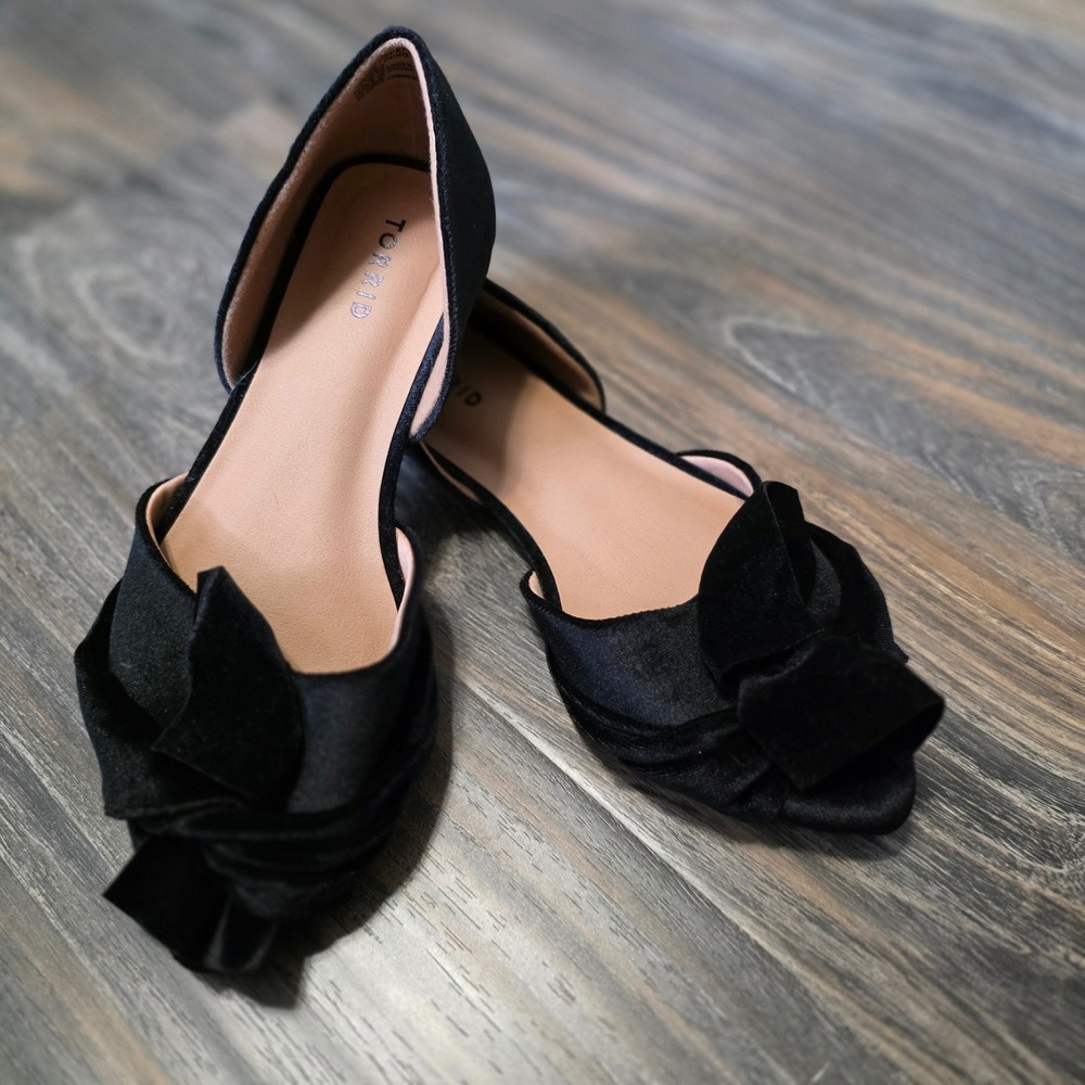 Torrid Black Velvet d'Orsay Flats Pointed Toe Knotted Bow Size 10.5 Wide